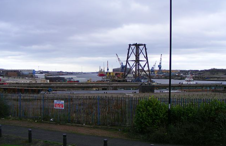 Нефтяной гигант Royal Dutch Shell   под огнем   от экологических групп по его   предложение   выводить из эксплуатации месторождение Брент в Северном море